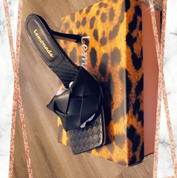 Black leather heels - Picture 3 of 6